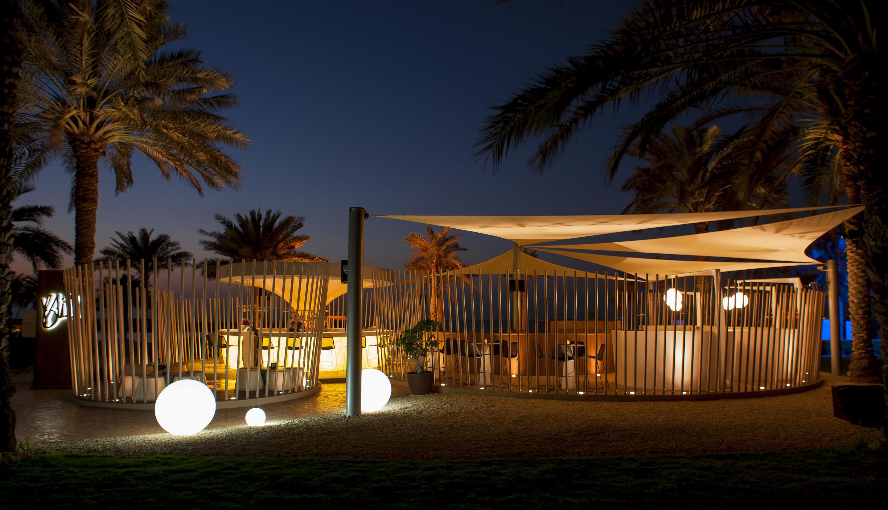 Sheraton Jumeirah Beach Resort Dubai Exterior foto The beach at the Ritz-Carlton, Bahrain