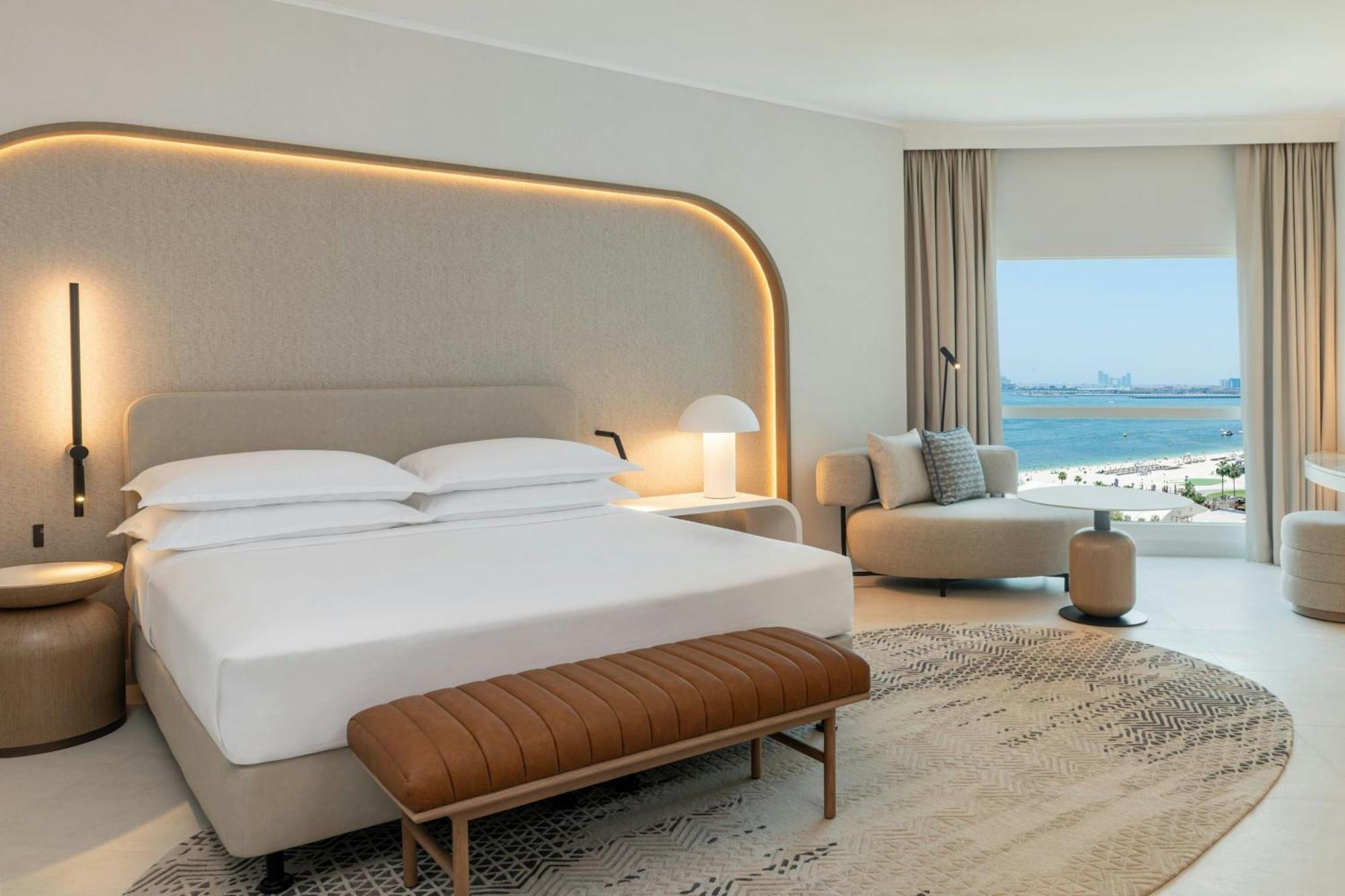 Sheraton Jumeirah Beach Resort Dubai Exterior foto A bedroom at the hotel