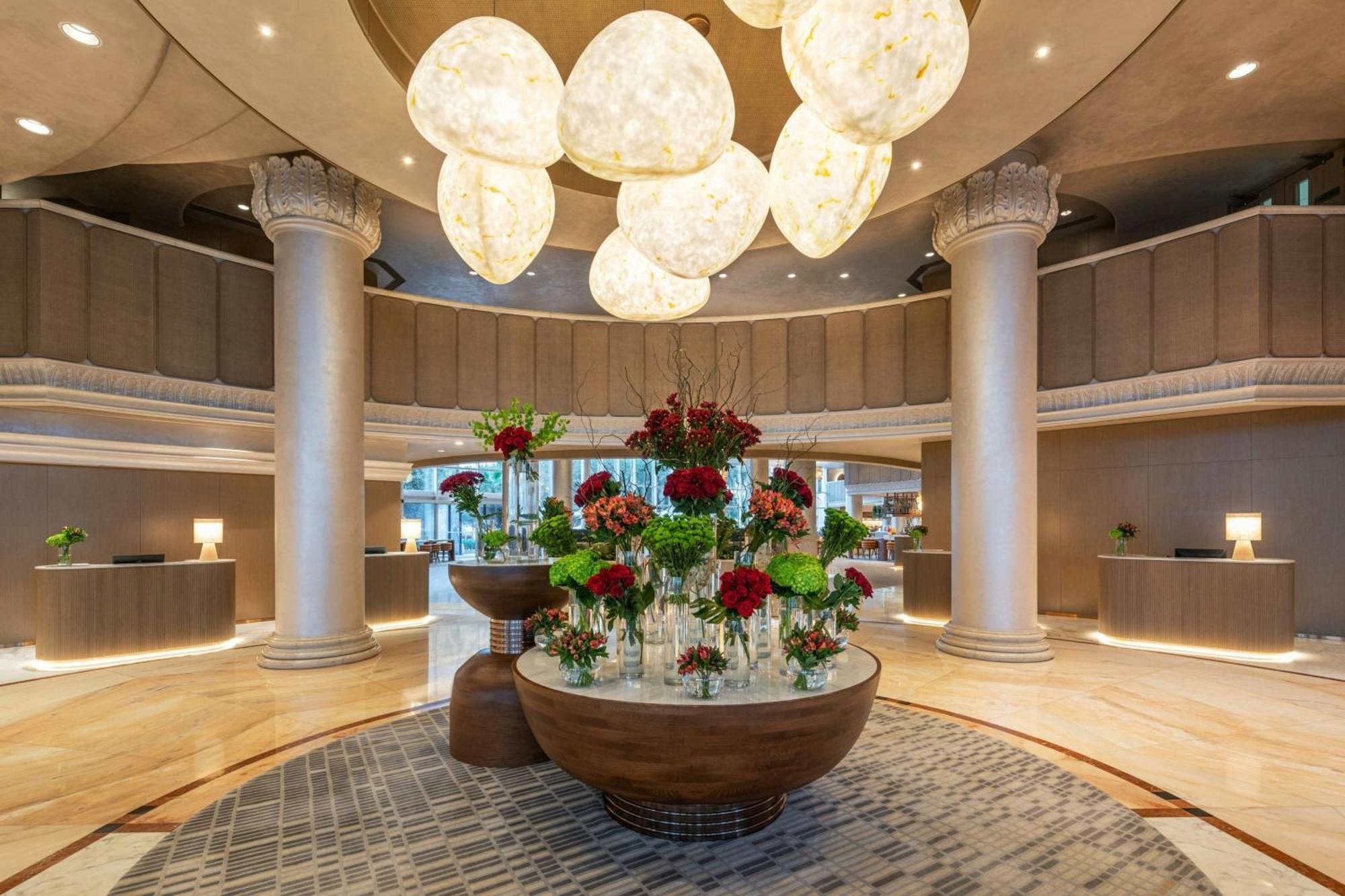 Sheraton Jumeirah Beach Resort Dubai Exterior foto The lobby of the hotel